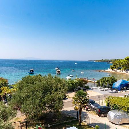 Apartman Petra S Pogledom Na More Banjol 외부 사진