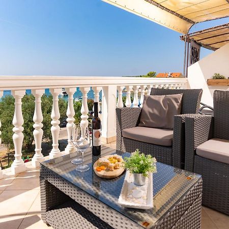 Apartman Petra S Pogledom Na More Banjol 외부 사진
