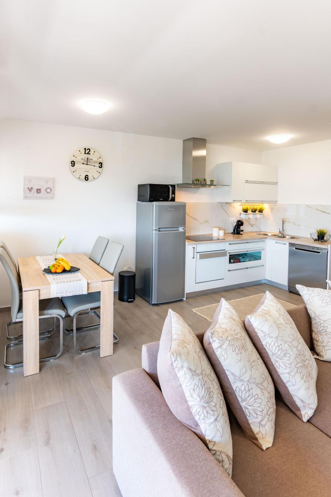 Apartman Petra S Pogledom Na More Banjol 외부 사진