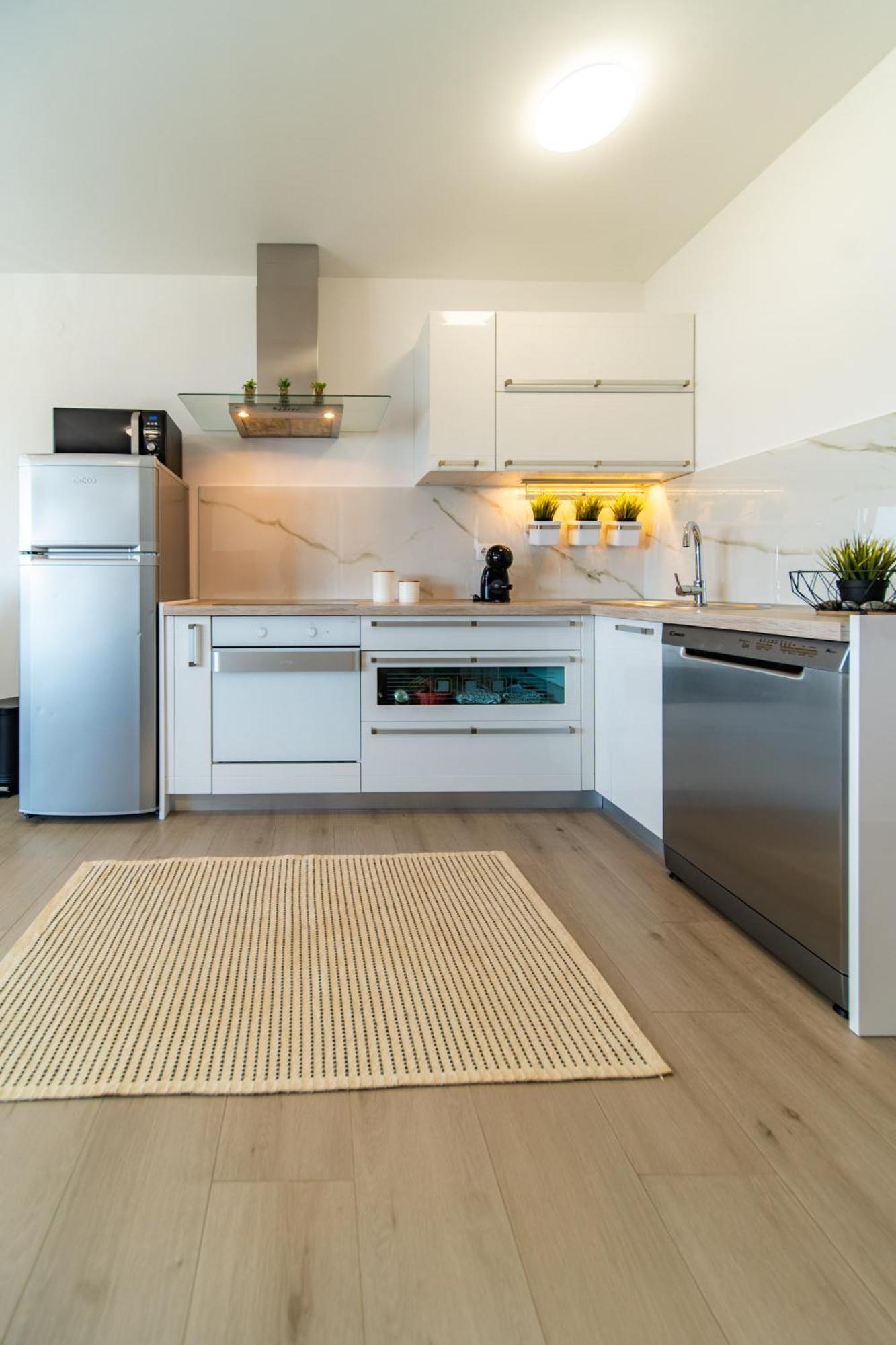 Apartman Petra S Pogledom Na More Banjol 외부 사진